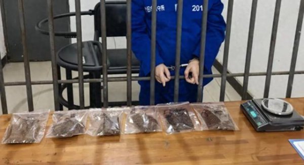 看见这种“粑粑丝”请立即报警！